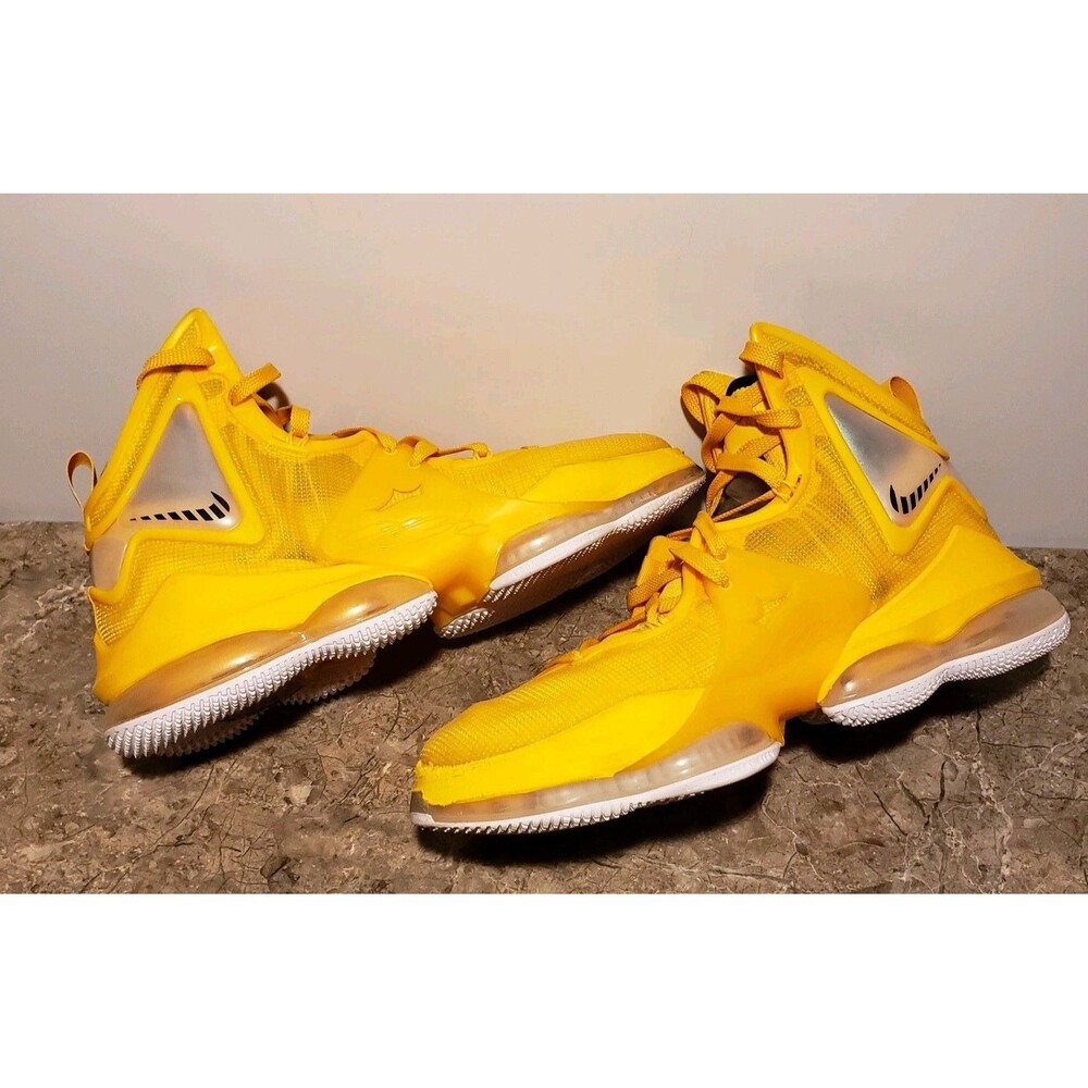 Nike LeBron James 19 Hard Hat; Men’s 11.5 CZ0203-700 Yellow Basketball Shoes !!!